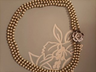 Collana perle vintage con fiore