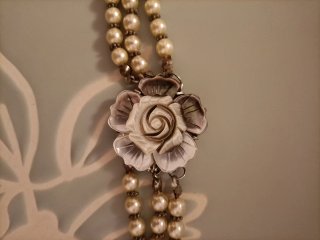 Collana perle vintage con fiore