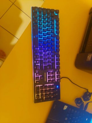 Tastiera Gaming Ezonteq Nera e Multicolor