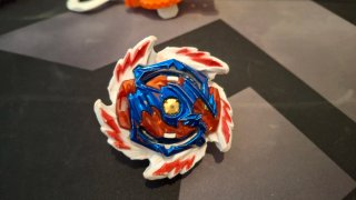 Set 6 Beyblades con Lanzador