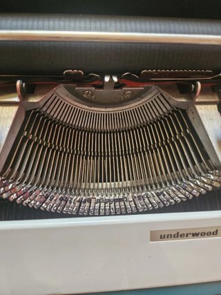 Macchina da scrivere Underwood 315