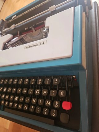 Macchina da scrivere Underwood 315