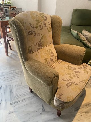 Par de sillones tapizados floral beige y verde