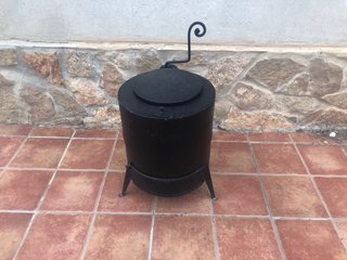 Estufa de leña negra