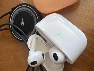 AirPods 3ª Gen + funda y accesorios