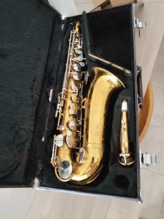 Saxofón King Cleveland 613