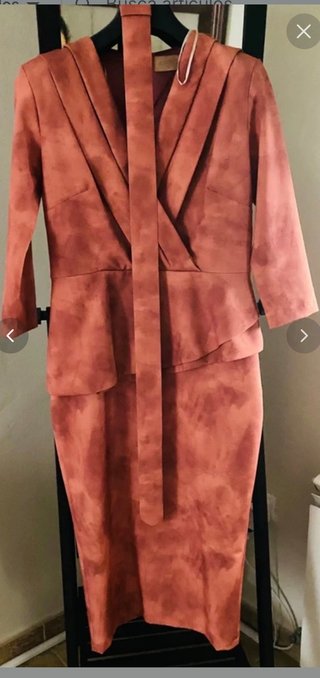 Elegante vestido coral para bodas