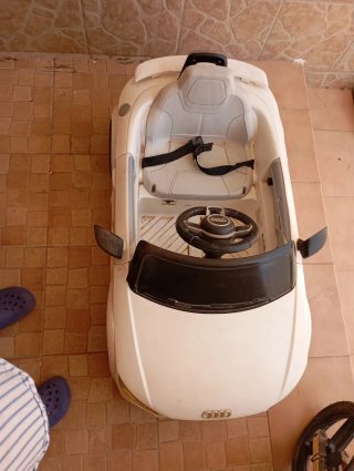 Coche de batería Audi para niños