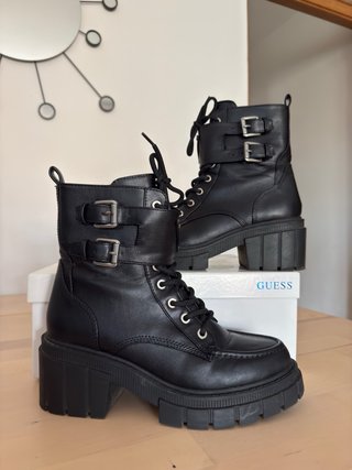 Botines Guess Kaylana negros talla 38