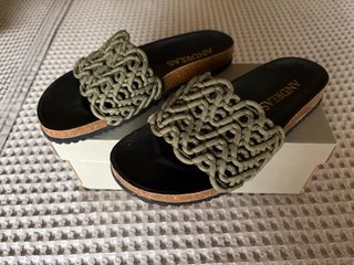 Sandalias ANDREA Talla 38 Verde Oliva