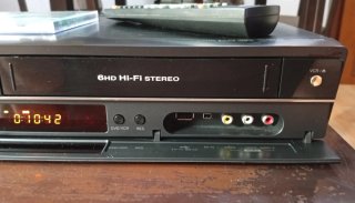 Grabadora VHS a DVD con HDMI -LG RCT689H
