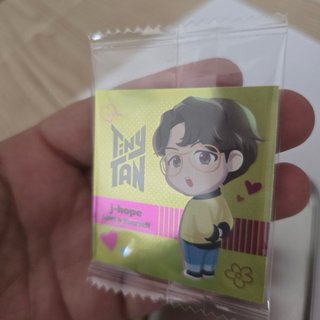 Caja metálica BTS J-Hope TinyTAN y sticker