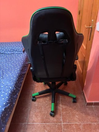 Silla gaming negra y verde