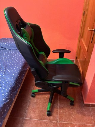 Silla gaming negra y verde