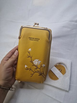 Monedero amarillo con flores