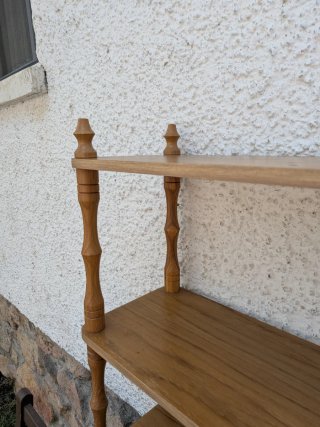 Estantería de madera con 3 baldas