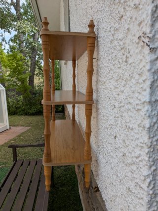 Estantería de madera con 3 baldas