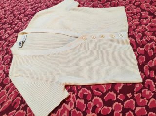 Top ZARA manga corta cuello pico botones