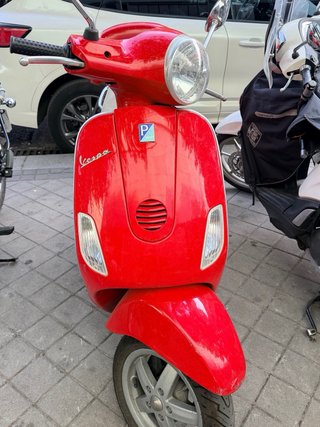 Vespa LX 125cc Roja