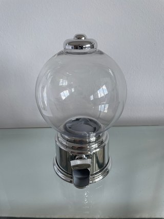 Dispensador de gominolas con diseño retro
