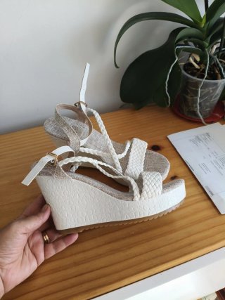 Sandalias cuña blancas trenzadas