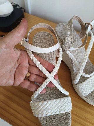 Sandalias cuña blancas trenzadas