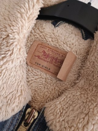 Chaqueta Levi's  Talla L.Solo para las ISLAS!!!!
