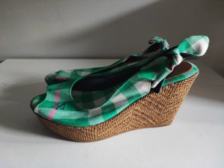 Sandalia cuña verde cuadros