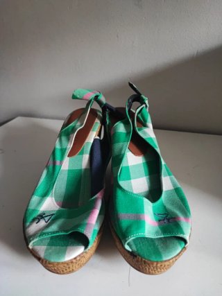 Sandalia cuña verde cuadros