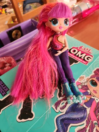 LOL Surprise OMG Roller Chick Muñeca