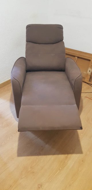 Sofá de tela marrón