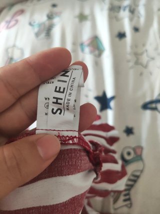 Pantalones cortos de rayas rojas y blancas