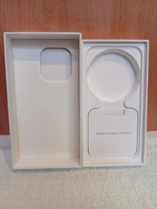 Caja IPHONE 15 PRO.