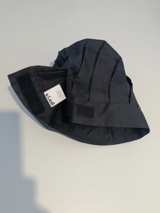Gorro de cocinero negro, ajustable con velcro.