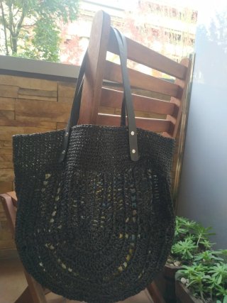 Bolso de rafia negro con forro