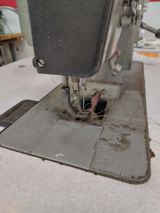 Máquina de coser Adler plana industrial