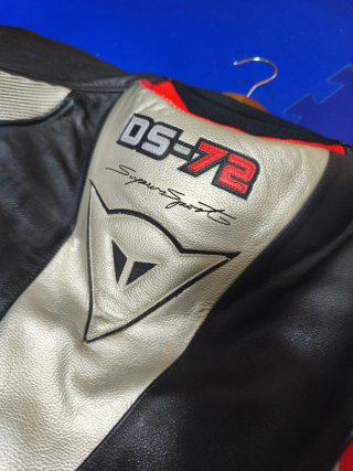 Mono de moto Dainese cuero rojo y negro
