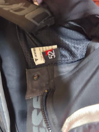 Mono de moto Dainese cuero rojo y negro