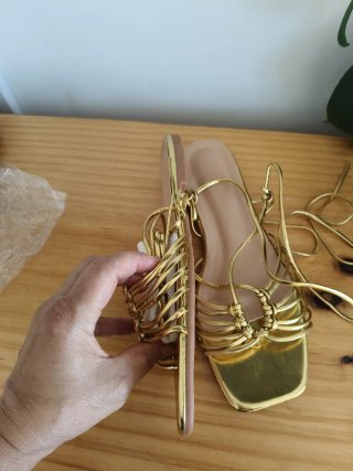 Sandalias doradas atadas talla 42