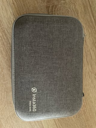 Insta360 Ace Pro Cámara Negra y Roja