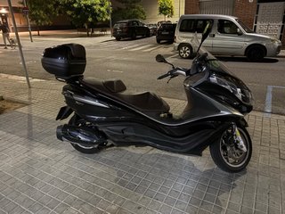 Piaggio X10 350 Maxi Scooter Negra