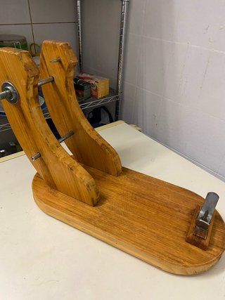 Jamonero de madera y metal