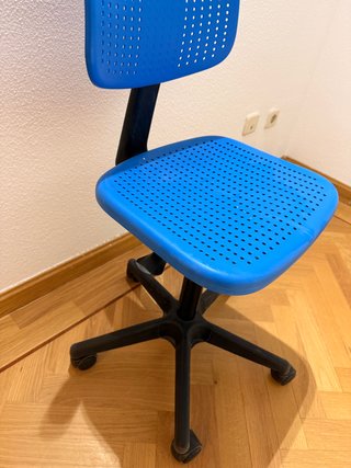 Silla de escritorio giratoria azul y negra
