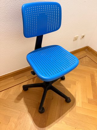 Silla de escritorio giratoria azul y negra
