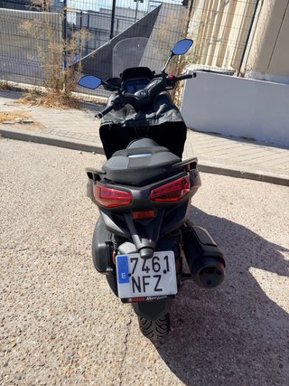 Yamaha XMAX 300 Tech MAX 2025 Magma