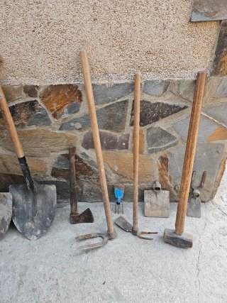 Palas de obra, picos, mazas macheta...