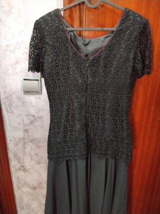 Elegante vestido negro talla 4O
