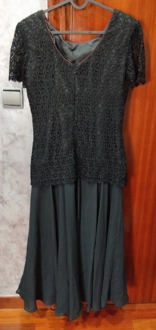 Elegante vestido negro talla 4O