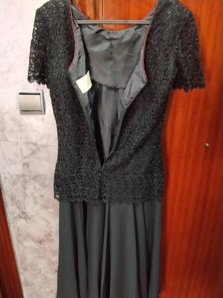 Elegante vestido negro talla 4O