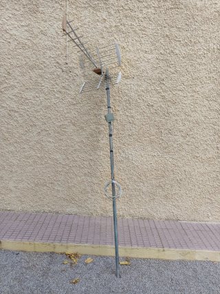 Antena TV con mástil